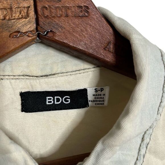 BDG Long Sleeve Faded Cotton Bleached Wash Chambray Button-up Shirt Blue Small - Picture 6 of 9